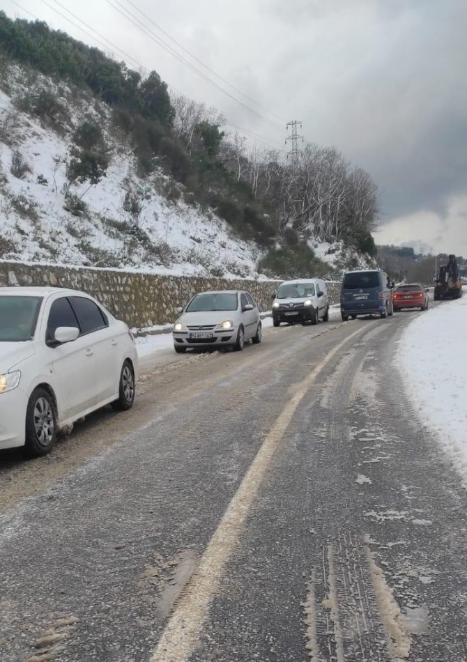 Yalova-armutlu Karayolunda Ekiplerin Kar Mesaisi