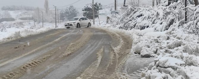 Yalova-armutlu Karayolunda Ekiplerin Kar Mesaisi