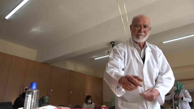 79 Yaşındaki Ustanın Cerrahpaşa’dan Tuzla’ya ‘Yemeni’ Yolculuğu