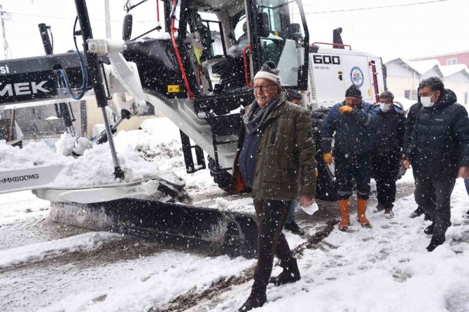 Başkan Posbıyık Karla Mücadele Çalışmalarını Denetledi