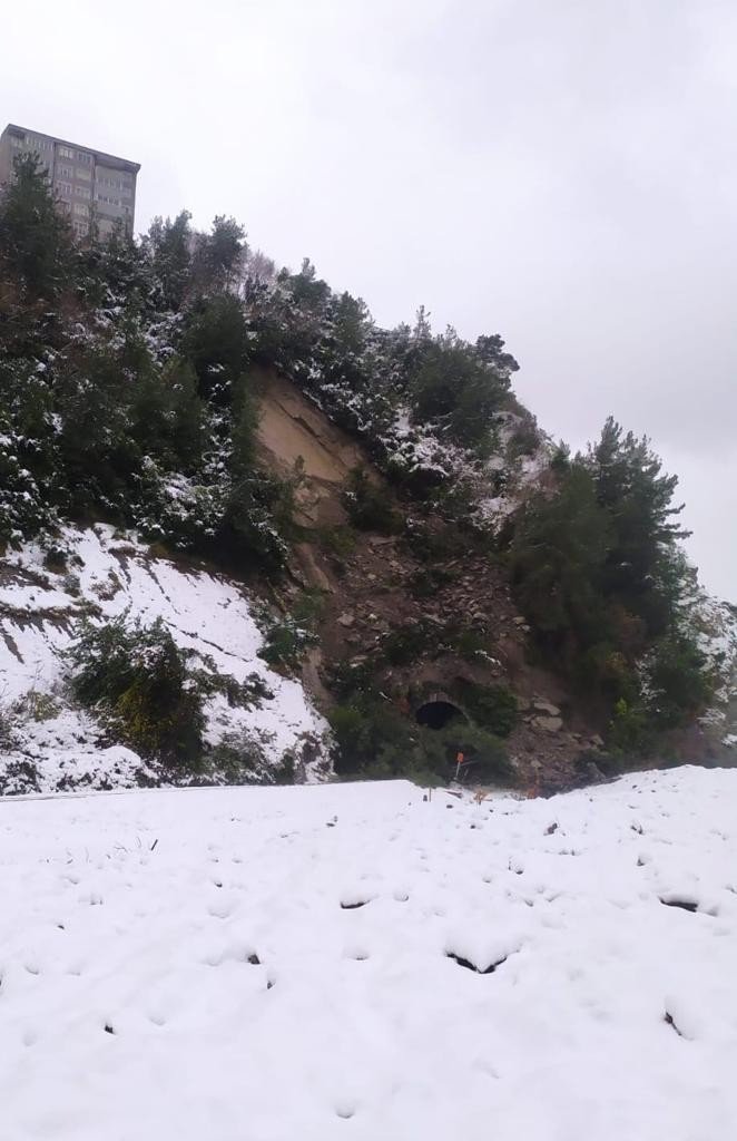 Heyelan Nedeniyle Tren Seferleri İptal Edildi