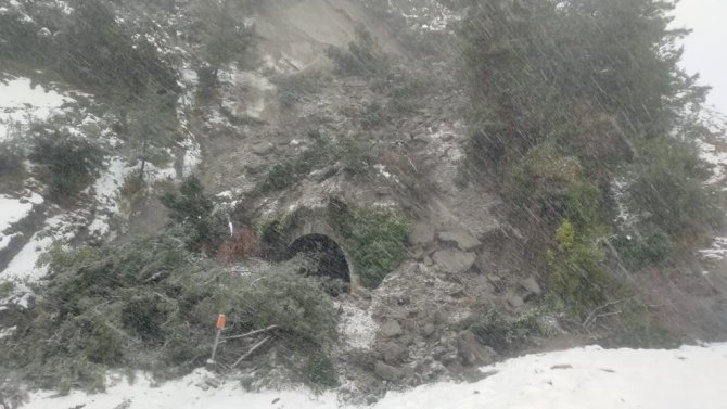 Heyelan Nedeniyle Tren Seferleri İptal Edildi
