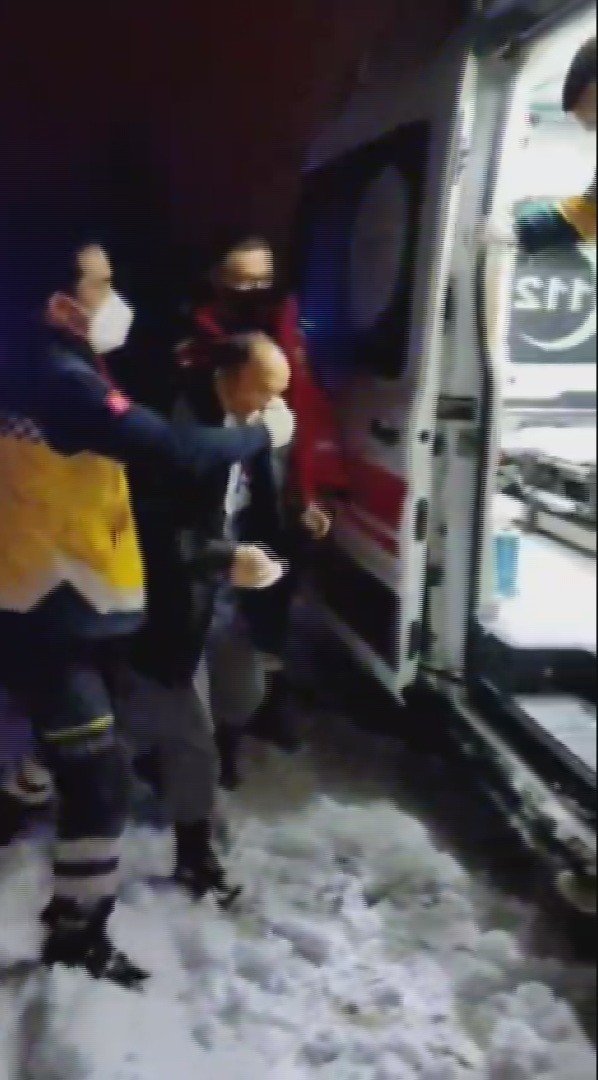 Sağlık Ekiplerinden Yoğun Kara Rağmen Hasta Kurtarma Operasyonu