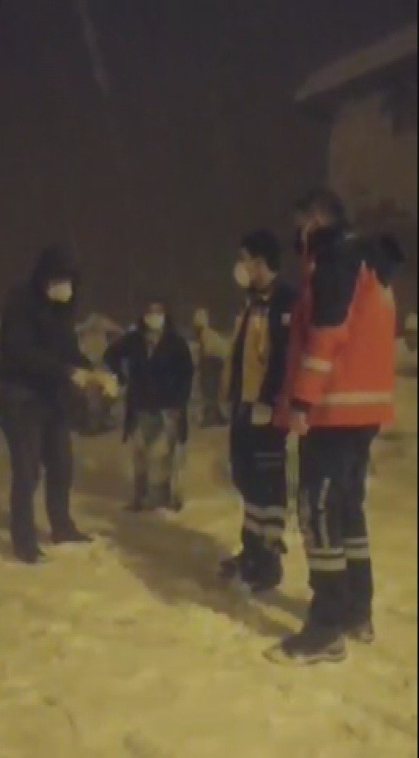 Sağlık Ekiplerinden Yoğun Kara Rağmen Hasta Kurtarma Operasyonu