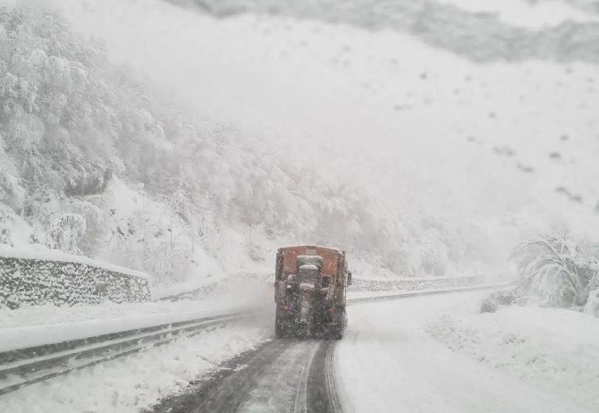 Zonguldak’ta Karla Mücadele Sürüyor