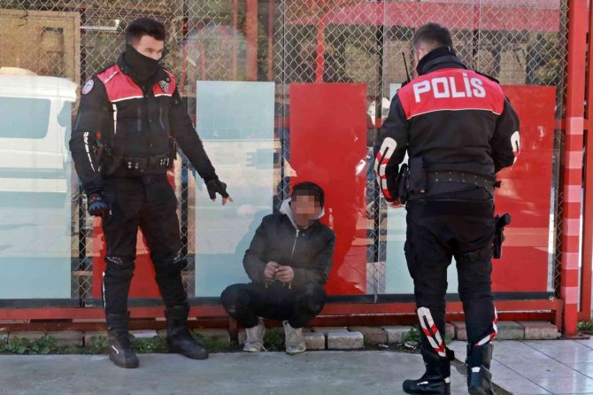 Klimayı Çalıp Sokakta Taşırken Yakalandı