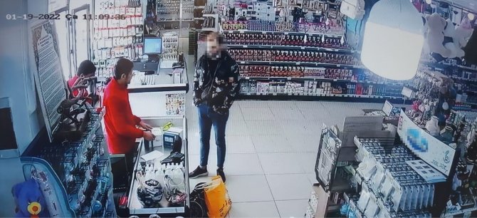 Mağazanın Üst Katından Çaldığı Ürünü Alt Katta İade Edip Parasını Aldı