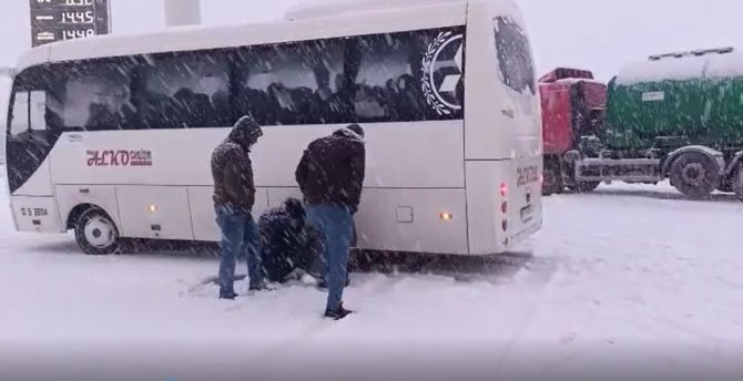 Gönen’de Kar Yağışı Etkisini Gösterdi