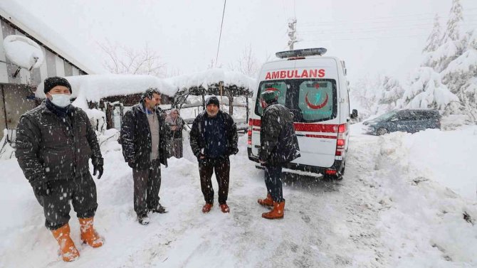 Başiskele’de Karla Mücadele Ekiplerinden Hayati Müdahale