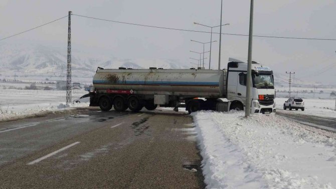 Batman’da Kayan Tır Yolu Ulaşıma Kapattı