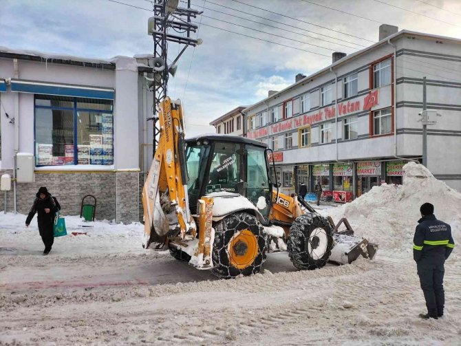 Mihalıççık Yollarında Çalışmalar Sürüyor