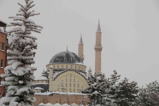 Bingöl’de 281 Köy Yolu Ulaşıma Kapandı