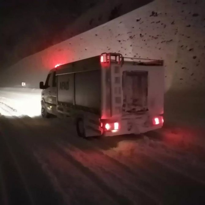 Bitlis’te Karda Mahsur Kalanlara Afad Yardım Etti