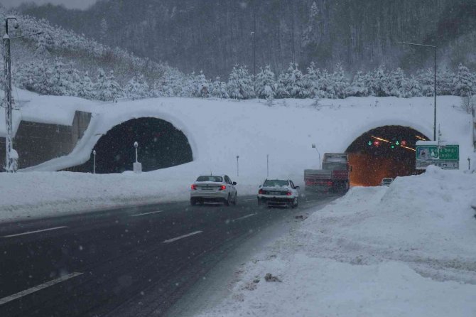 D100 Karayolu Ve Tem Otoyolu Bolu Dağı Geçişi İki Yönlü Araç Trafiğine Açıldı