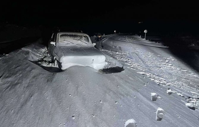 Karda Mahsur Kalan Biri Çocuk 4 Kişiye İ̇hlas Haber Ajansı Ulaştı