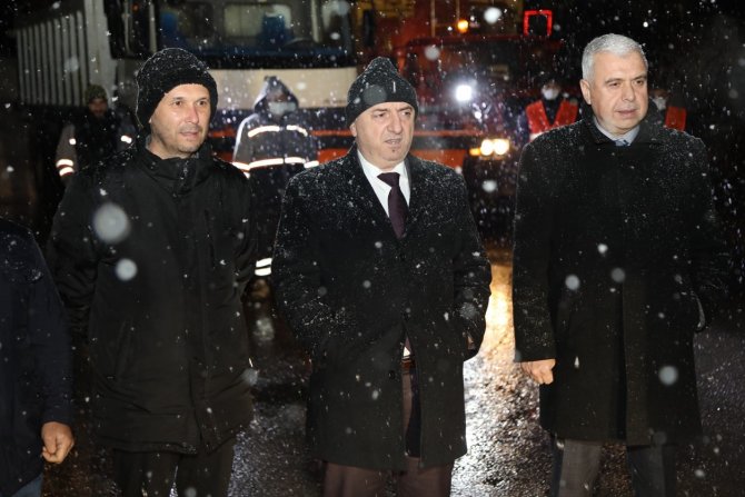 Darıca’da Ekipler Yolların Açık Kalması İçin Çalışıyor