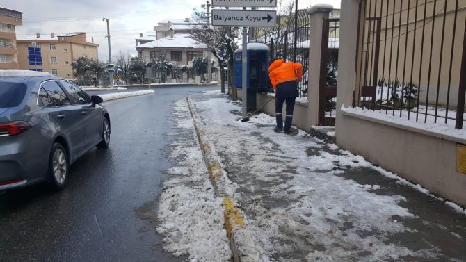 Darıca’da Ekipler Yolların Açık Kalması İçin Çalışıyor