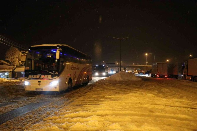 Ulaşıma Açılan D-100’e, Tem’deki Araçlar Akın Etti