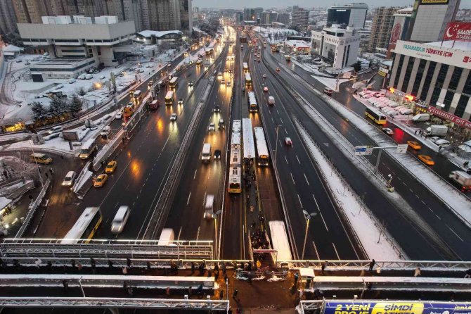 Trafik Yoğunluğu Havadan Görüntülendi