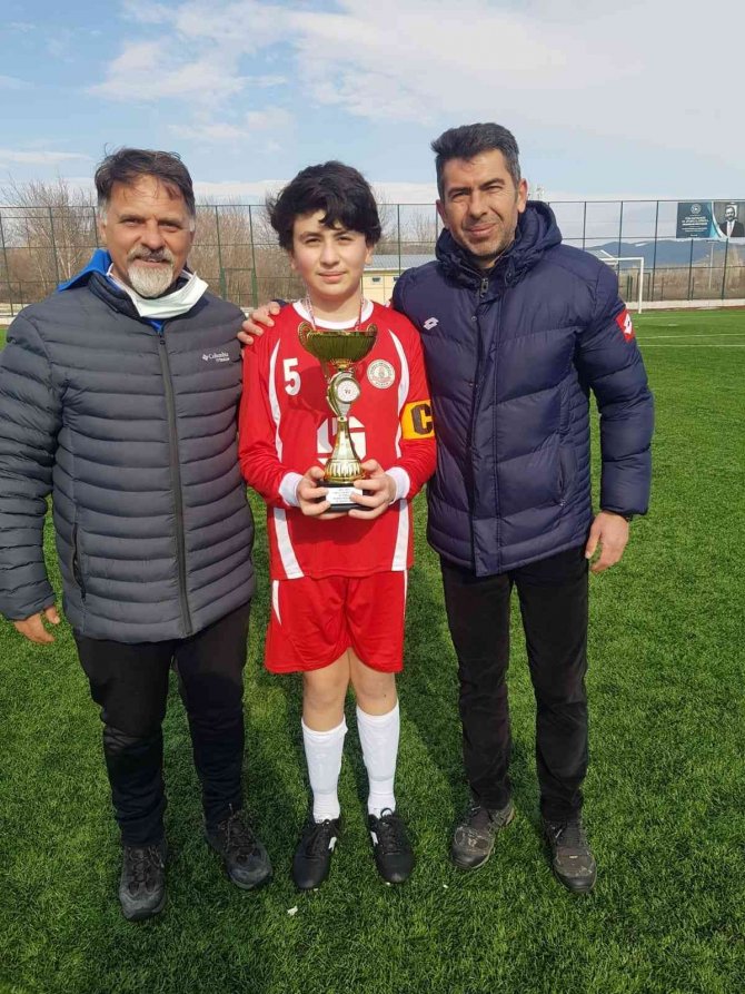 Edebali Ortaokulu, Yıldız Erkek Futbol Turnuvasında İl Birincisi Oldu