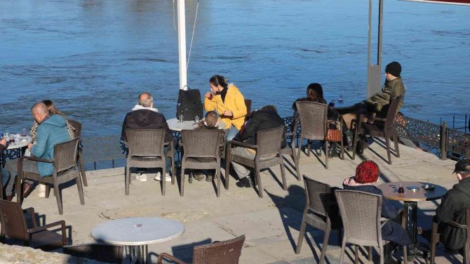İ̇stanbul’da Kar, Edirne’de Bahar