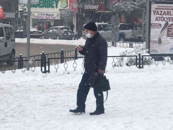Elazığ’da Kar Yağışı Etkisini Sürdürüyor