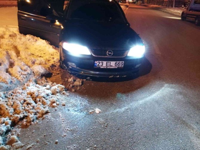 Elazığ’da Trafik Kazası: 2 Yaralı