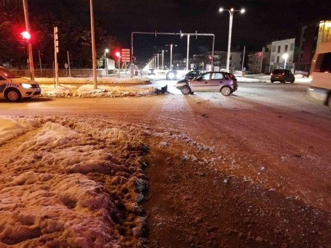 Elazığ’da Trafik Kazası: 2 Yaralı