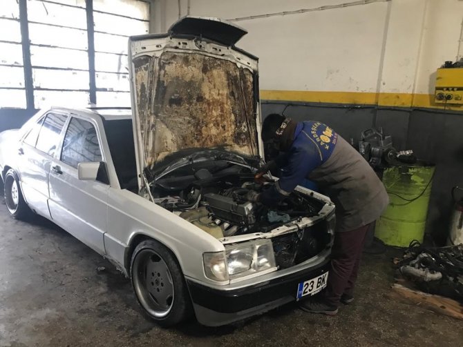 Elazığ’da Soğuklar Arttı, Ustalar Sürücülere Kış Bakımını Hatırlattı