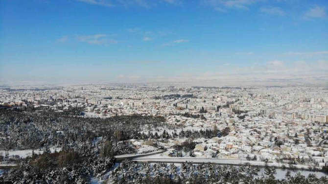 Gökyüzünün Maviliği Beyaz Örtüyle Buluştu