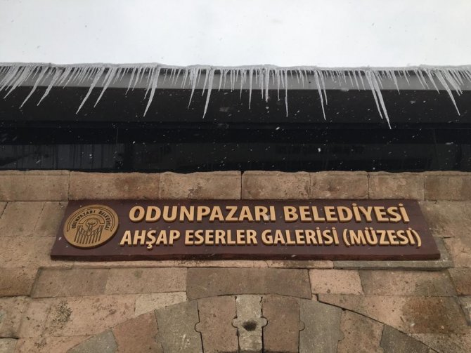 Eskişehir’de Dondurucu Soğukların Ardından Tehlikeli Buz Sarkıtları