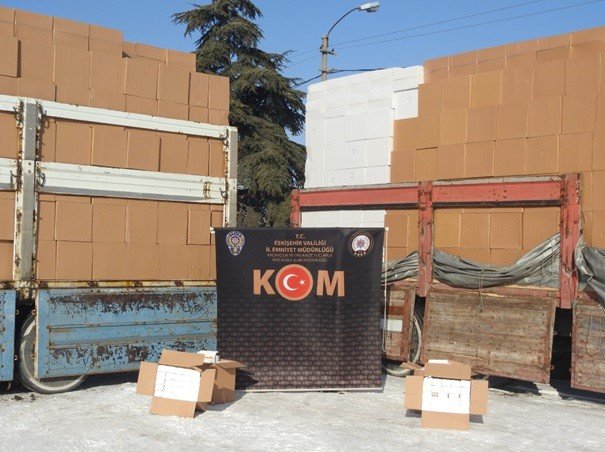 İ̇ki Kamyonda 15 Milyon Adet Makaron Ele Geçirildi, 2 Kişi Gözaltına Alındı