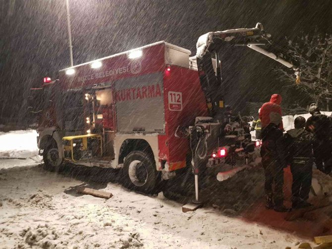 Kar Yağışından Ahır Çöktü, İtfaiye Yardıma Koştu