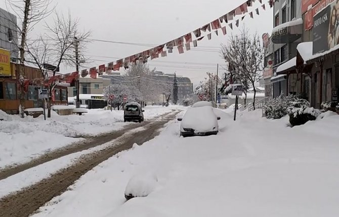 Gaziantep’te Kar Yağışı Etkisini Sürdürüyor