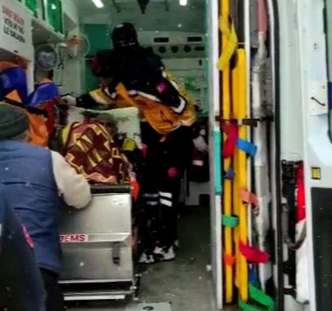 Gercüş’te Köylerdeki Hastaların İmdadına Özel İ̇dare Ve Sağlık Ekipleri Koşuyor