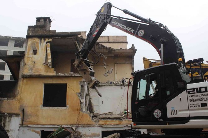 Giresun Belediyesi, Şehir Girişindeki Çalışmalarını Sürdürüyor