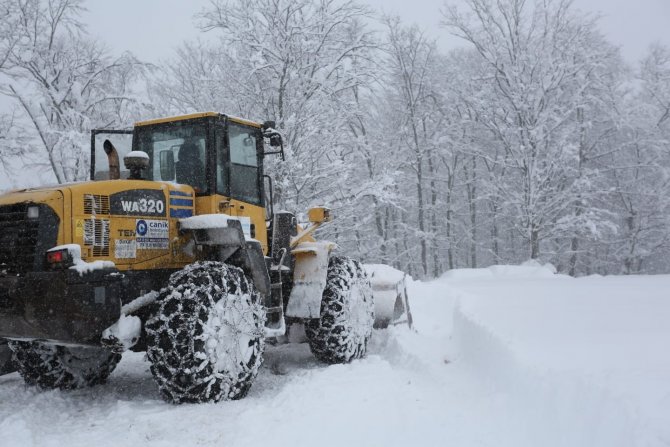 Canik’te Kar Mesaisi Sürüyor