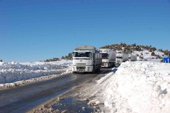 Antalya-konya Karayolunda Kar Esareti Sona Erdi