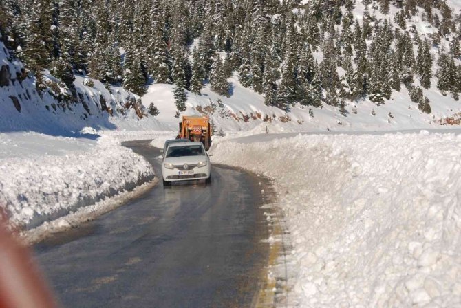 Antalya-konya Karayolunda Kar Esareti Sona Erdi