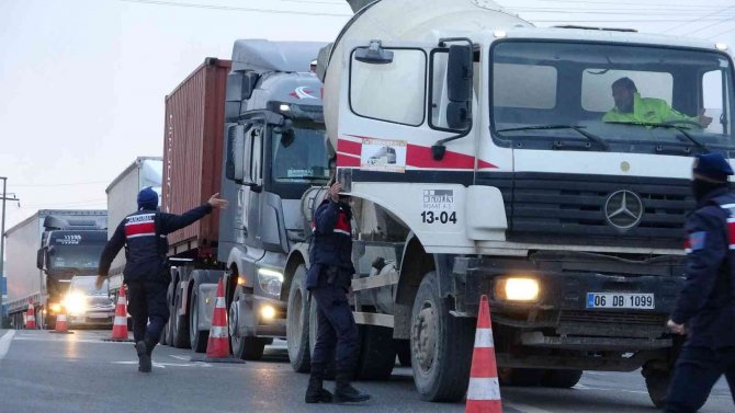 Çorlu’dan İ̇stanbul’a Araç Geçişine İzin Verilmiyor
