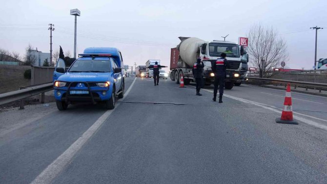 Çorlu’dan İ̇stanbul’a Araç Geçişine İzin Verilmiyor