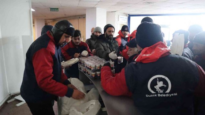 Düzce Belediyesi İki Günde 500 Kilometre Yol Açtı