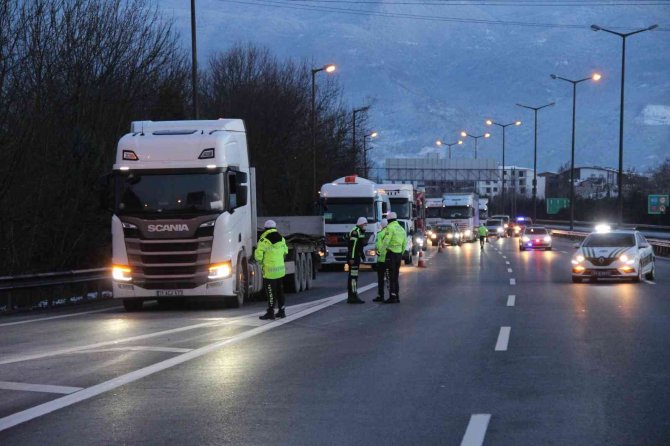 Tem Otoyolu İ̇stanbul İstikameti Trafiğe Kapatıldı