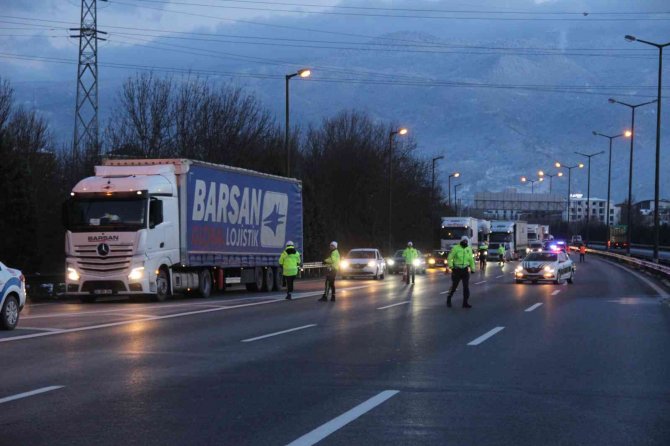 Tem Otoyolu İ̇stanbul İstikameti Trafiğe Kapatıldı