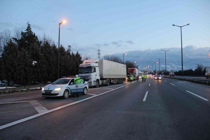 Tem Otoyolu İ̇stanbul İstikameti Trafiğe Kapatıldı