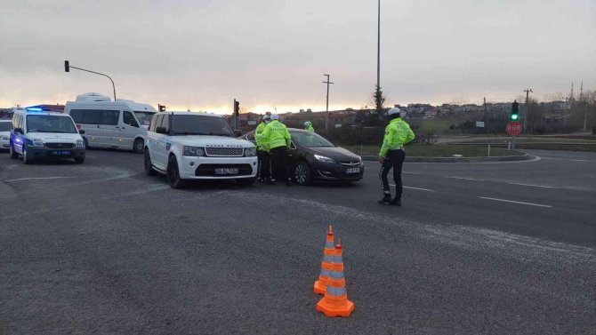 Kar, Avrupa’dan İ̇stanbul’a Gelen Damarları Kesti