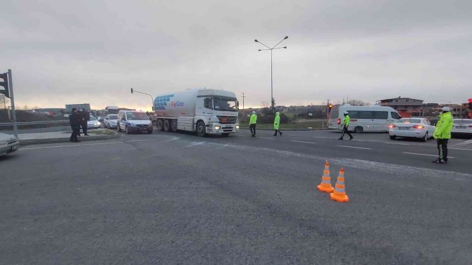 Kar, Avrupa’dan İ̇stanbul’a Gelen Damarları Kesti
