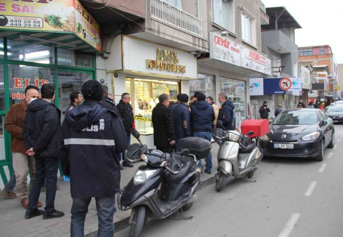 Kuyumcuya Silahlı Gasp: Altınları Alıp Kayıplara Karıştı
