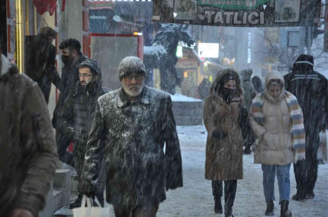 Kars’ta Yoğun Kar Yağışı