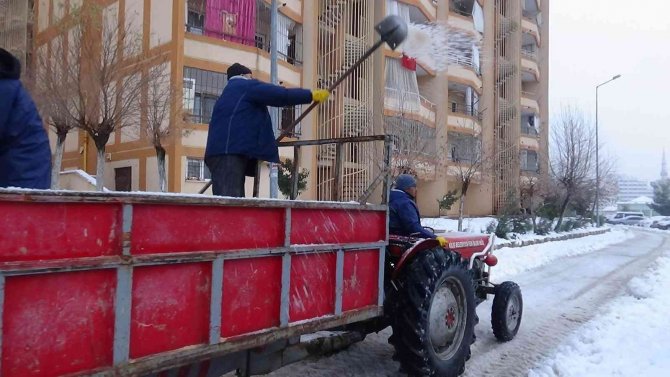 Kilis’te Kar İle Mücadele Devam Ediyor